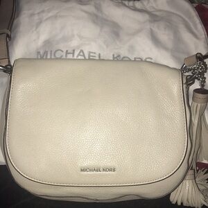 Micheal Kors elysse crossbody